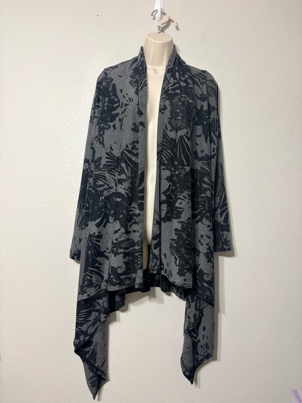 bryn Walker Gray and Black Asymmetrical Draped Open-Front Lightweight Cardigan
